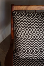 Load image into Gallery viewer, CASPIO LOUNGE CHAIR
